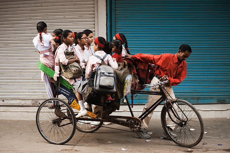 091126_delhi_india_cycle_rickshaw_school_transportation_students_MG_7365.jpg