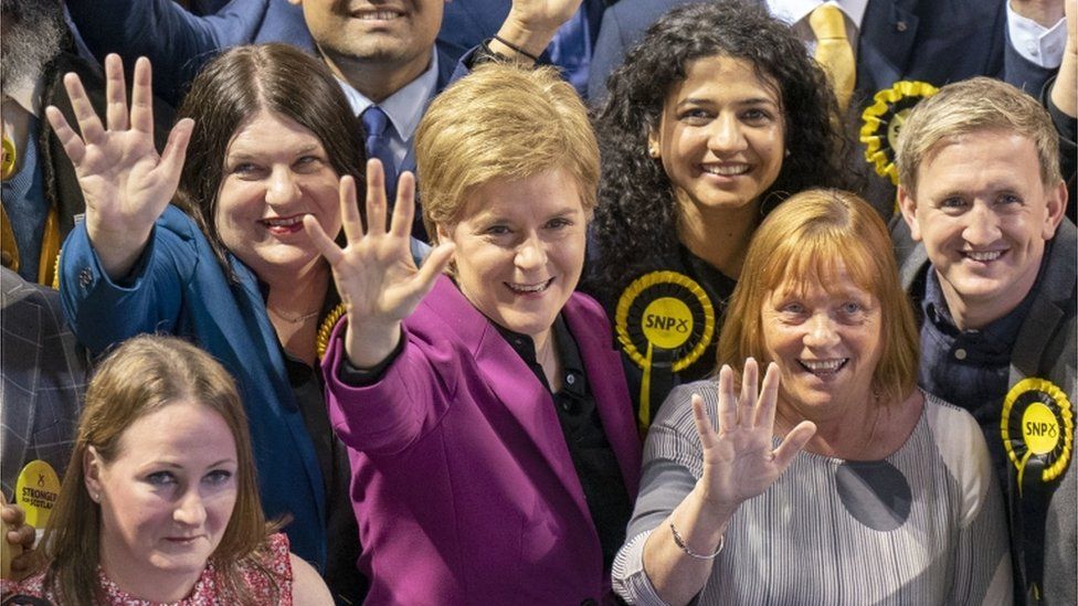 Nicola sturgeon and SNP supporters