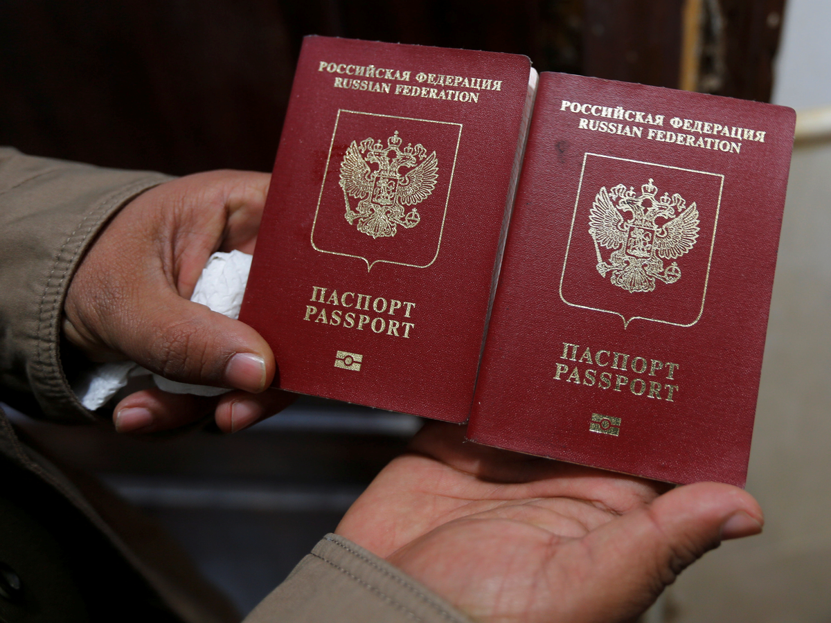 these-russian-passports-were-found-in-mosul.jpg
