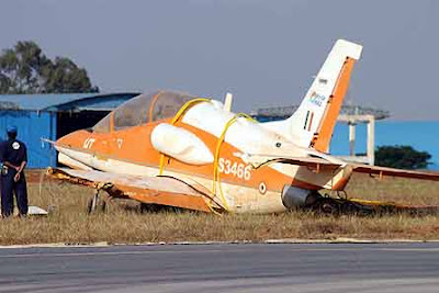 IJT+crash+picture+from+Aero+India+2007.jpg