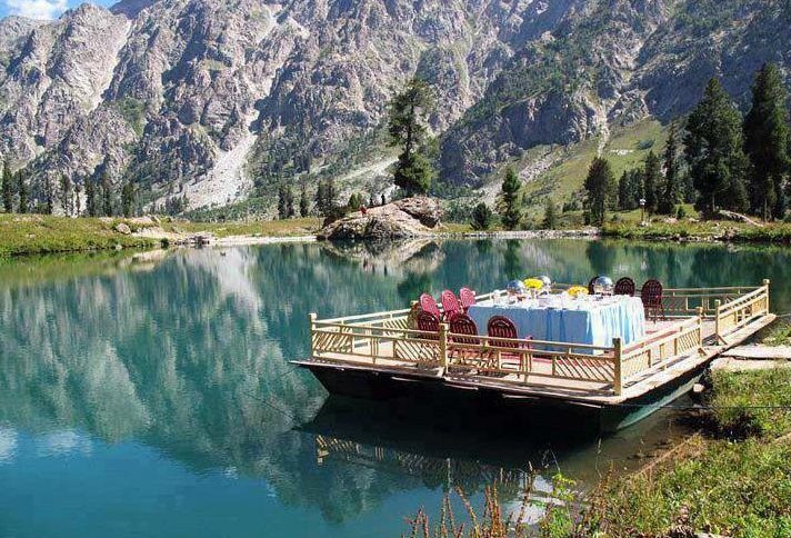 a-View-of-Domial-Lake-near-Skardu-Photos-of-Gilgit-Baltistan-Province.jpg