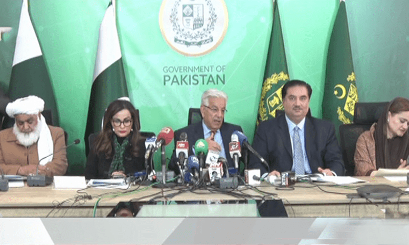 <p>Defence Minister Khawaja Asif addresses a press conference in Islamabad alongside other federal ministers. — DawnNewsTV</p>