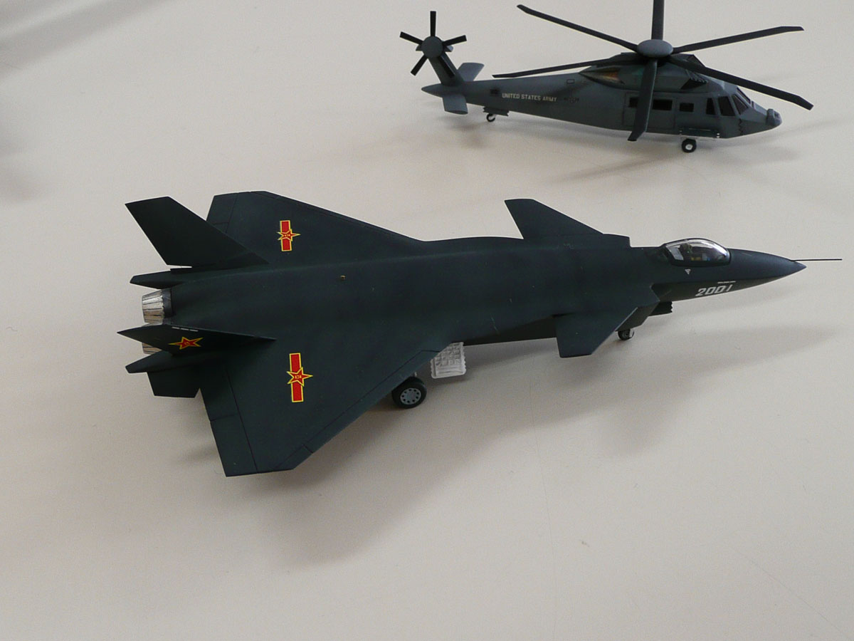 stealth-j-20-uh-60-blackhawk-mil-avia.jpg