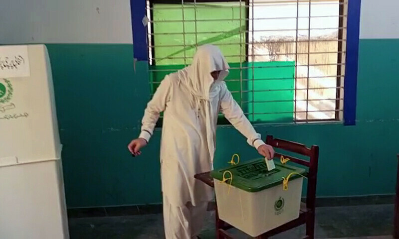 A man casts his vote during the by-election in Karachi on Sunday.—DawnNewsTV