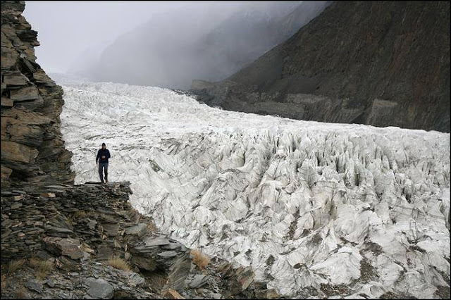 2-Passu-Glacier.jpg