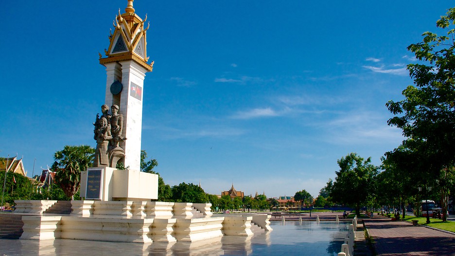 Cambodia-Vietnam-Friendship-Monument-113214.jpg
