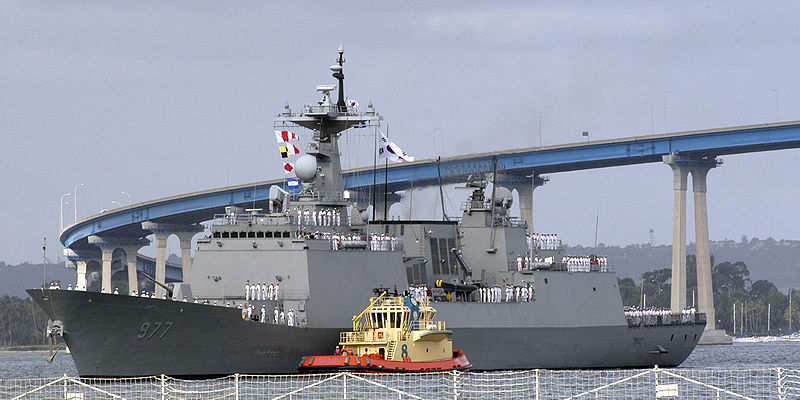800px-RoK_warship_Dae_Jo_Yeong_%28DDG_977%29.jpg