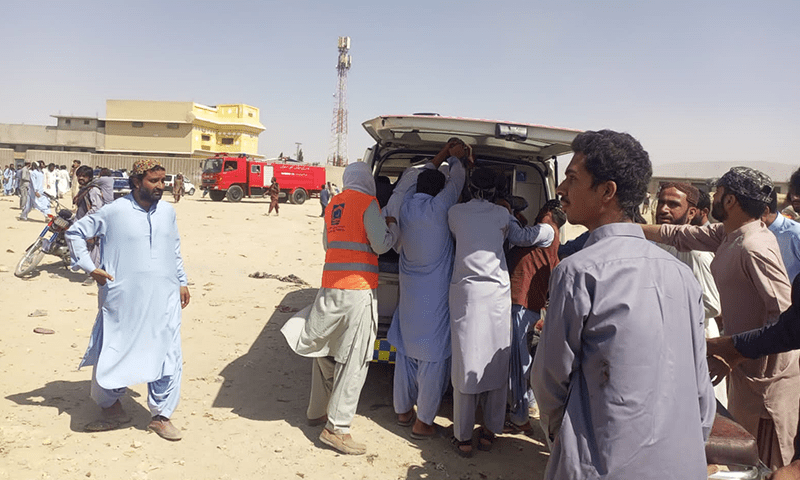 Rescue workers and onlookers at the scene of a blast at Alfalah Road in Mastung, Balochistan on Friday.—DawnNewsTV