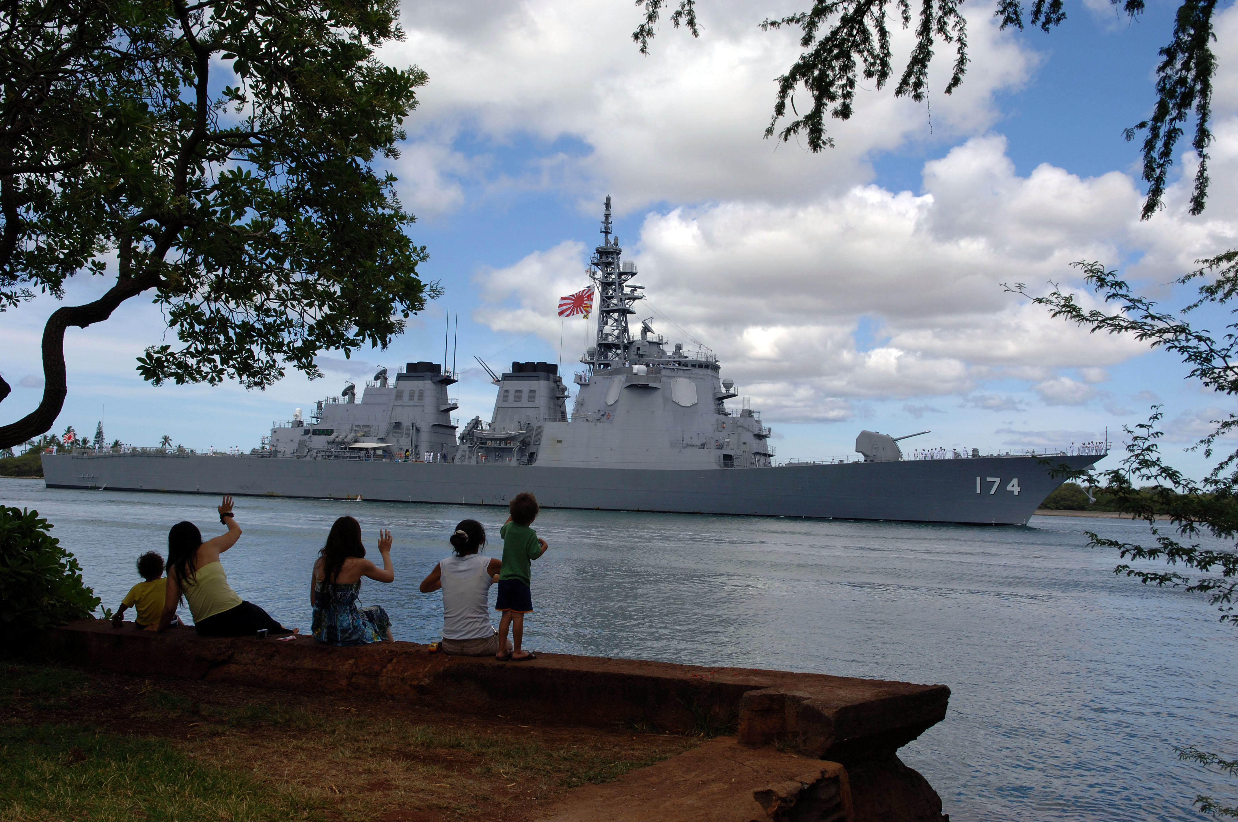 US_Navy_080626-N-3931M-019_The_Japanese_Maritime_Self_Defense_Force_ship_JS_Kirishima_(DD_174)_pulls_into_Pearl_harbor_for_a_scheduled_port_call_before_starting_Rim_of_the_Pacific_(RIMPAC)_2008.jpg