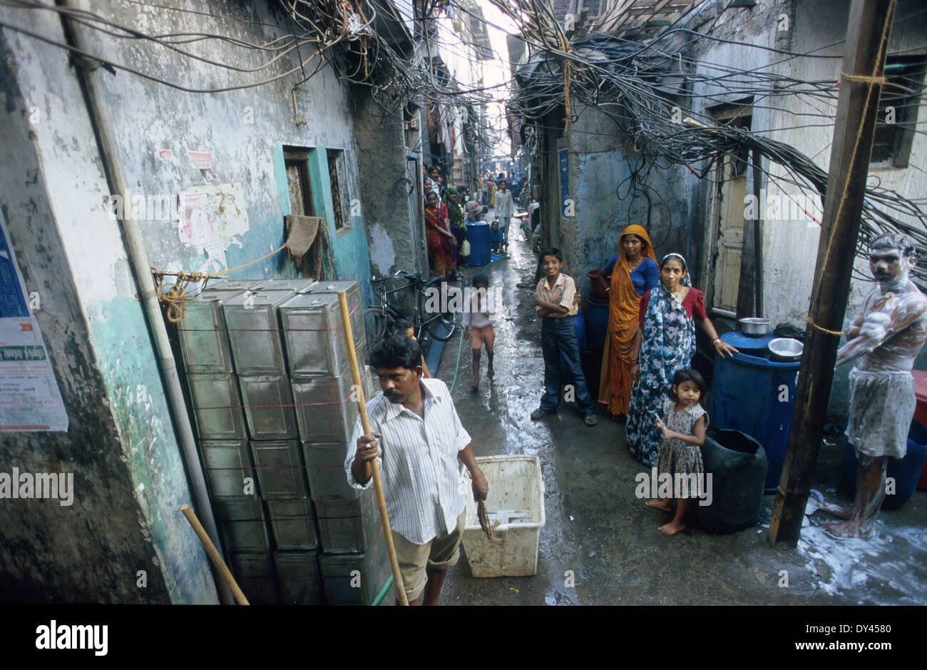 india-mumbai-slum-dharavi-the-largest-slum-in-asia-target-for-real-DY4580.jpg