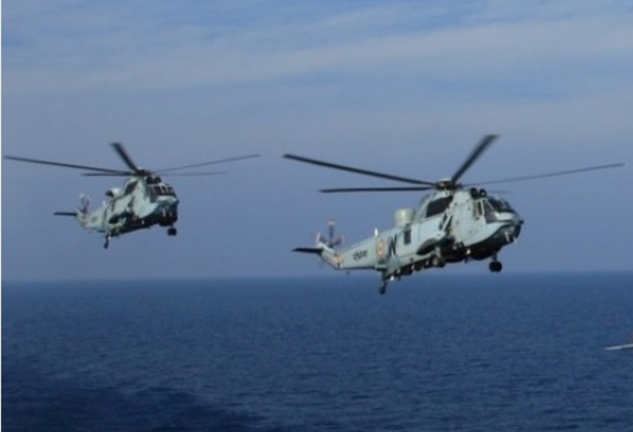Westland+Sea+King+Mk.42B-C++twin-engined+anti-submarine+warfare+%2528ASW%2529+helicopter+INS+Viraat+%2528R22%2529++aircraft+carrier+Indian+Navy+%25281%2529.jpg