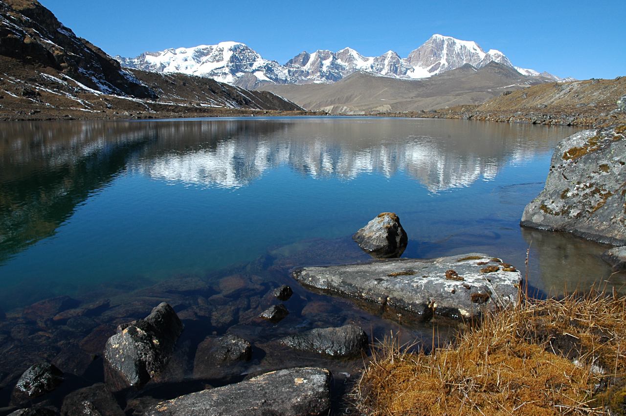 Crows_Lake_in_North_Sikkim.jpg