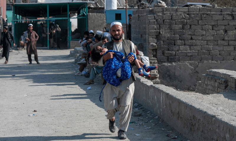  In this photo taken on October 30, 2023, an Afghan man carries his sick daughter at the Afghanistan-Pakistan Torkham border in Nangarhar province. — AFP 