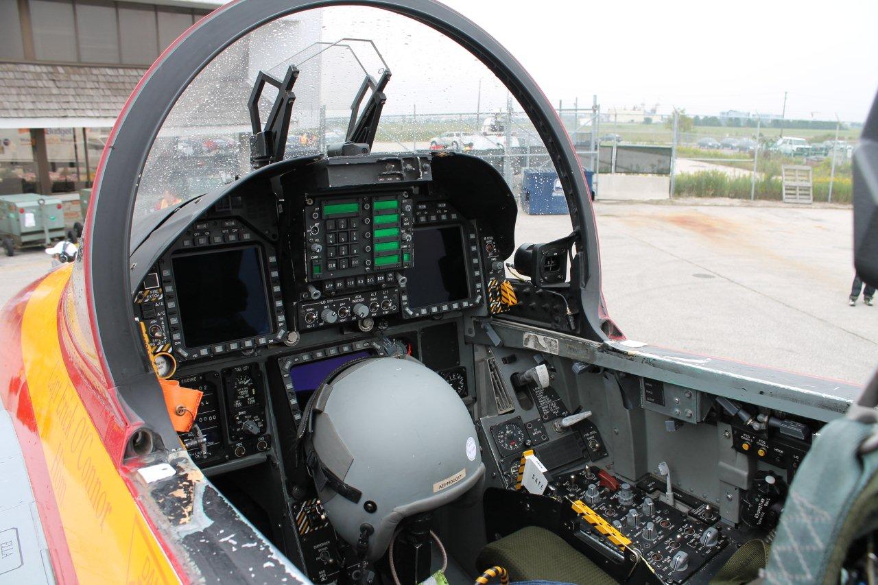 CF-18-Hornet-Cockpit.jpg