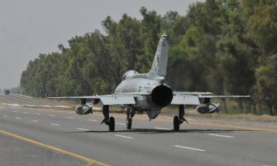 video-paf-fighter-jets-land-at-multiple-motorways-to-demonstrate-war-air-operational-capability-1552905125-3738.jpg
