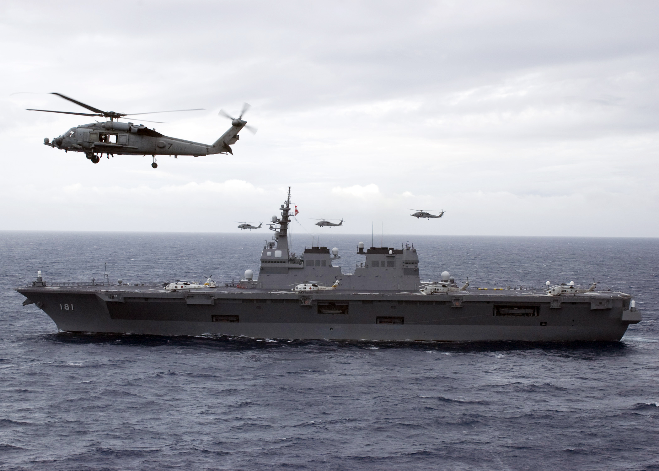 Helicopter_carrier_Hy%C5%ABga_(16DDH).jpg