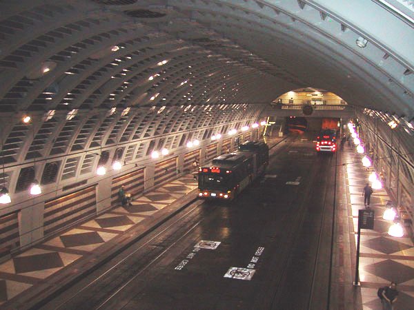 Seattle_Metro_Bus_Tunnel_Pioneer_Square_Station.jpg