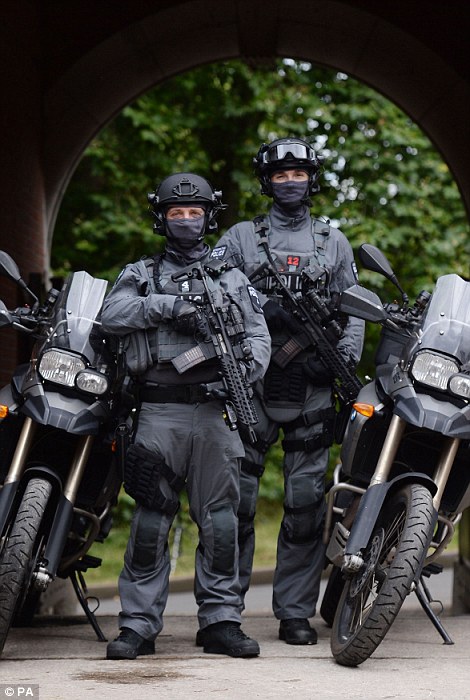 36D557E500000578-3721270-The_police_officers_have_access_to_motorbikes_and_other_vehicles-a-126_1470232446168.jpg