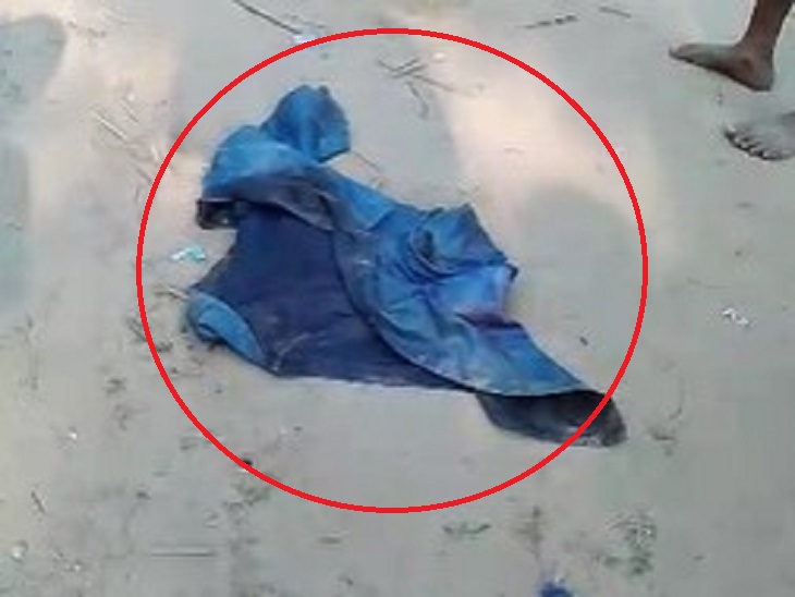 Blood stained clothes of the accused.
