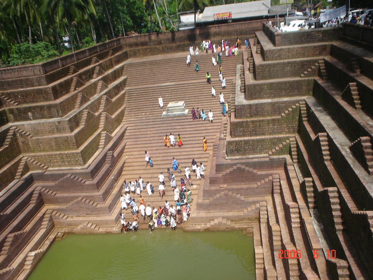 Peralassery_Sri_Subrahmanya_Temple_Pond.jpg