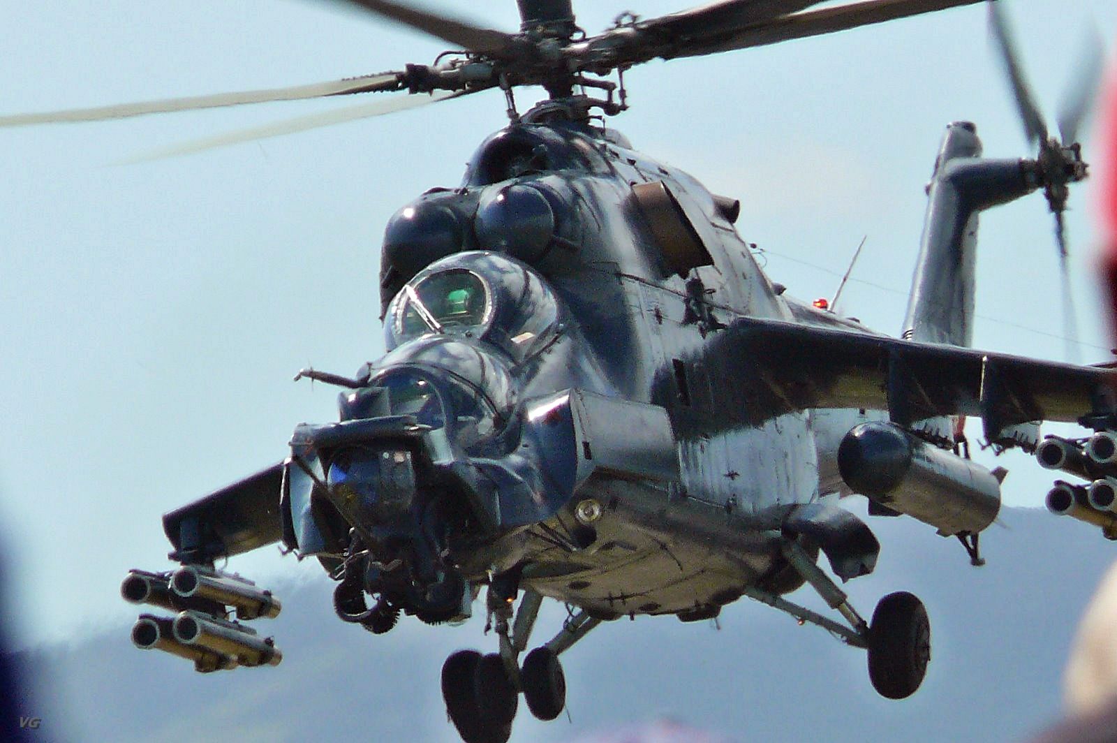 Mi_35_Russian_Attack_Helicopter_4.jpeg