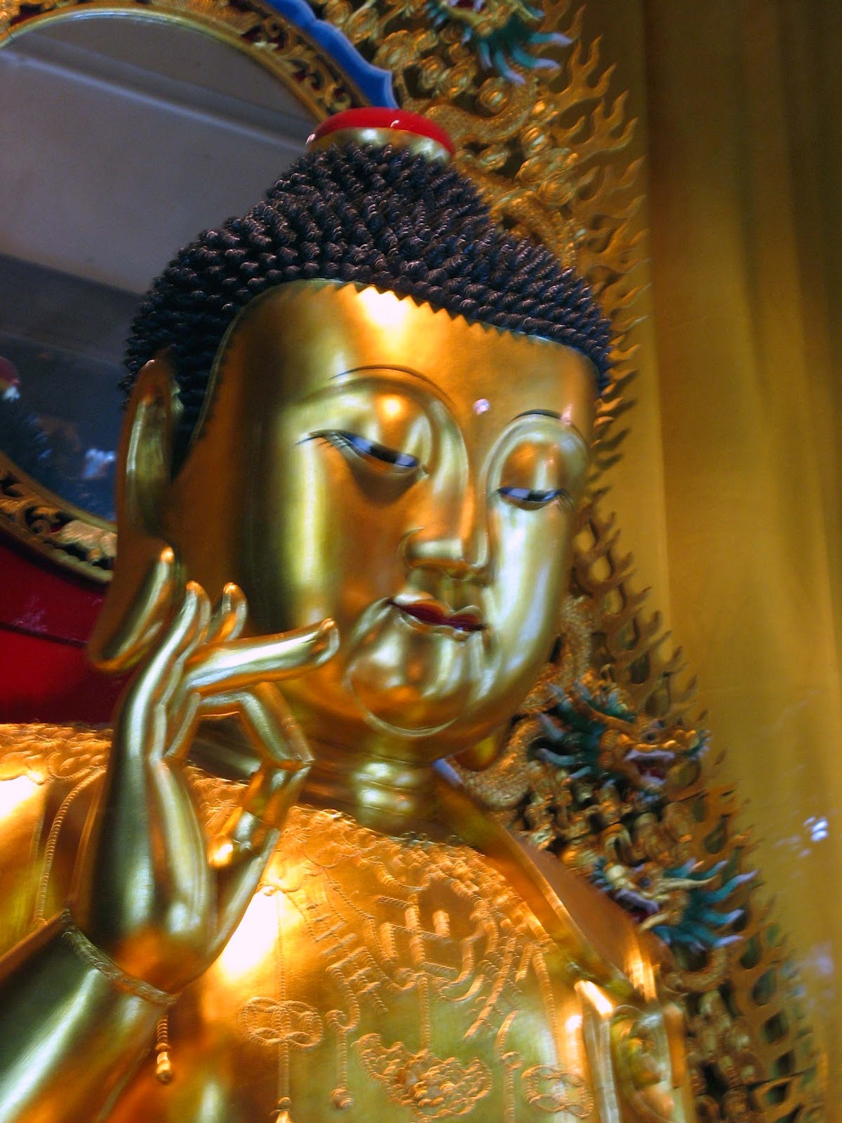 Sakyamuni+Buddha,+Hall+of+the+Great+Herot,+Po+Lin+Monastery,+Lantau+Island,+2+April+07.jpg