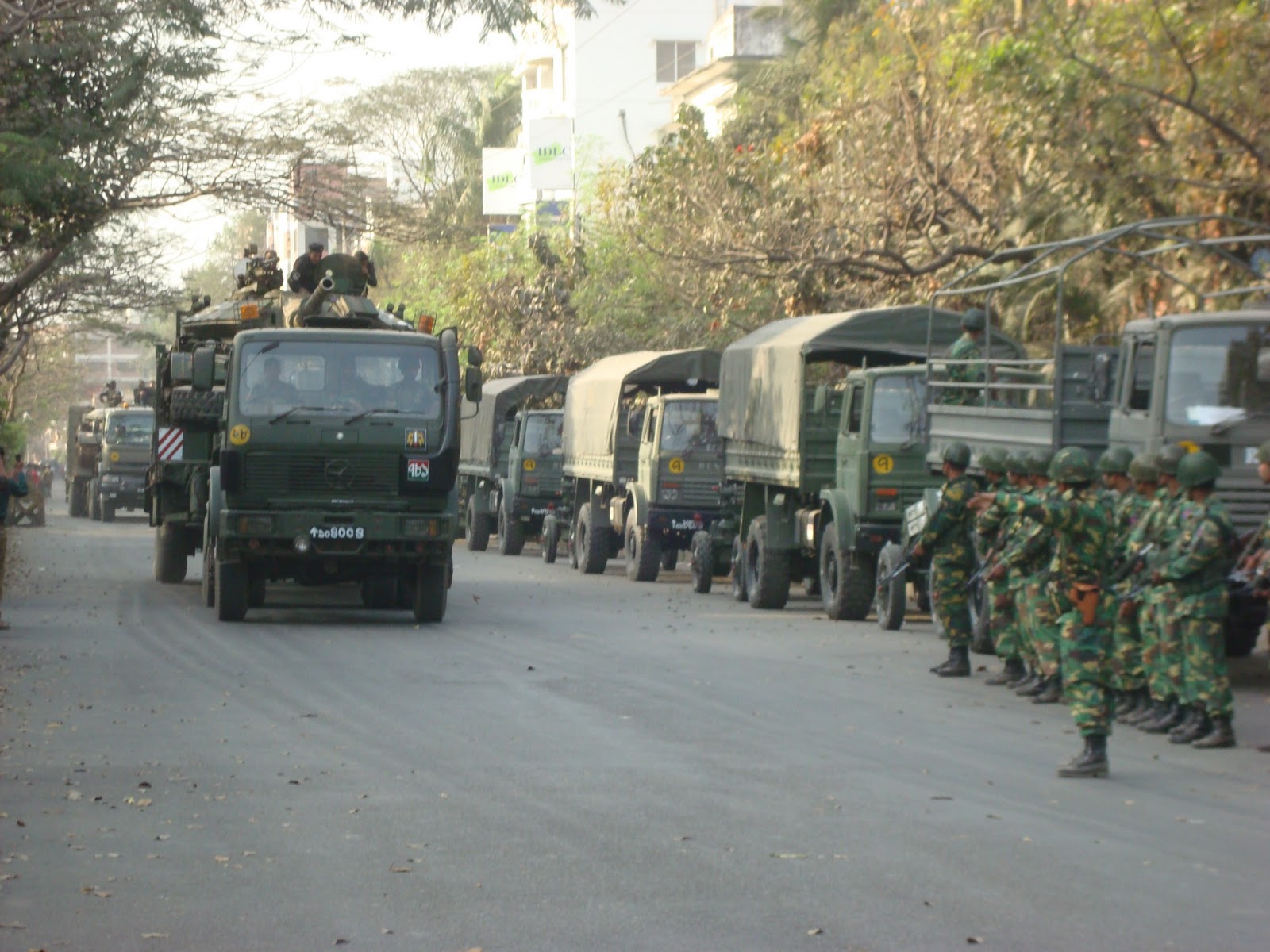 Army_Vehicle_waiting_near_Abahani_ground.jpg