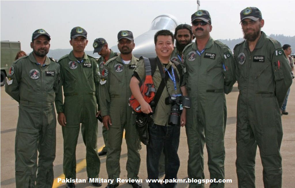 Pakistan+air+force+JF-17+Thunder+Fighter+Jets+from+No.+26+Squadron+%2527Black+Spiders%2527+in+Zhuhai+Air+Show+2010+%25282%2529.jpg