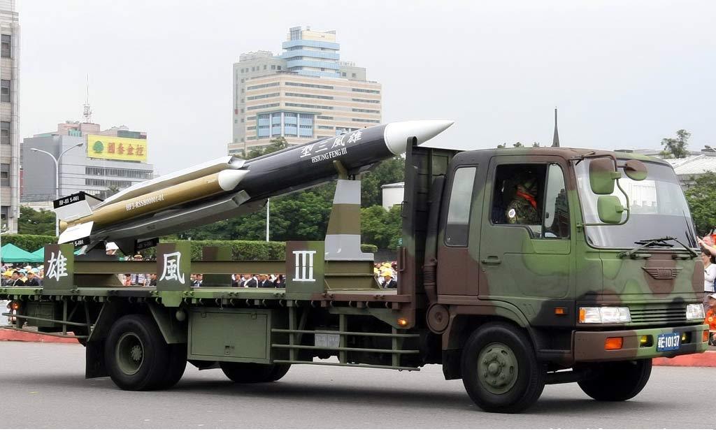 Hsiungfeng_2E_cruise_missile_Taiwan.jpg