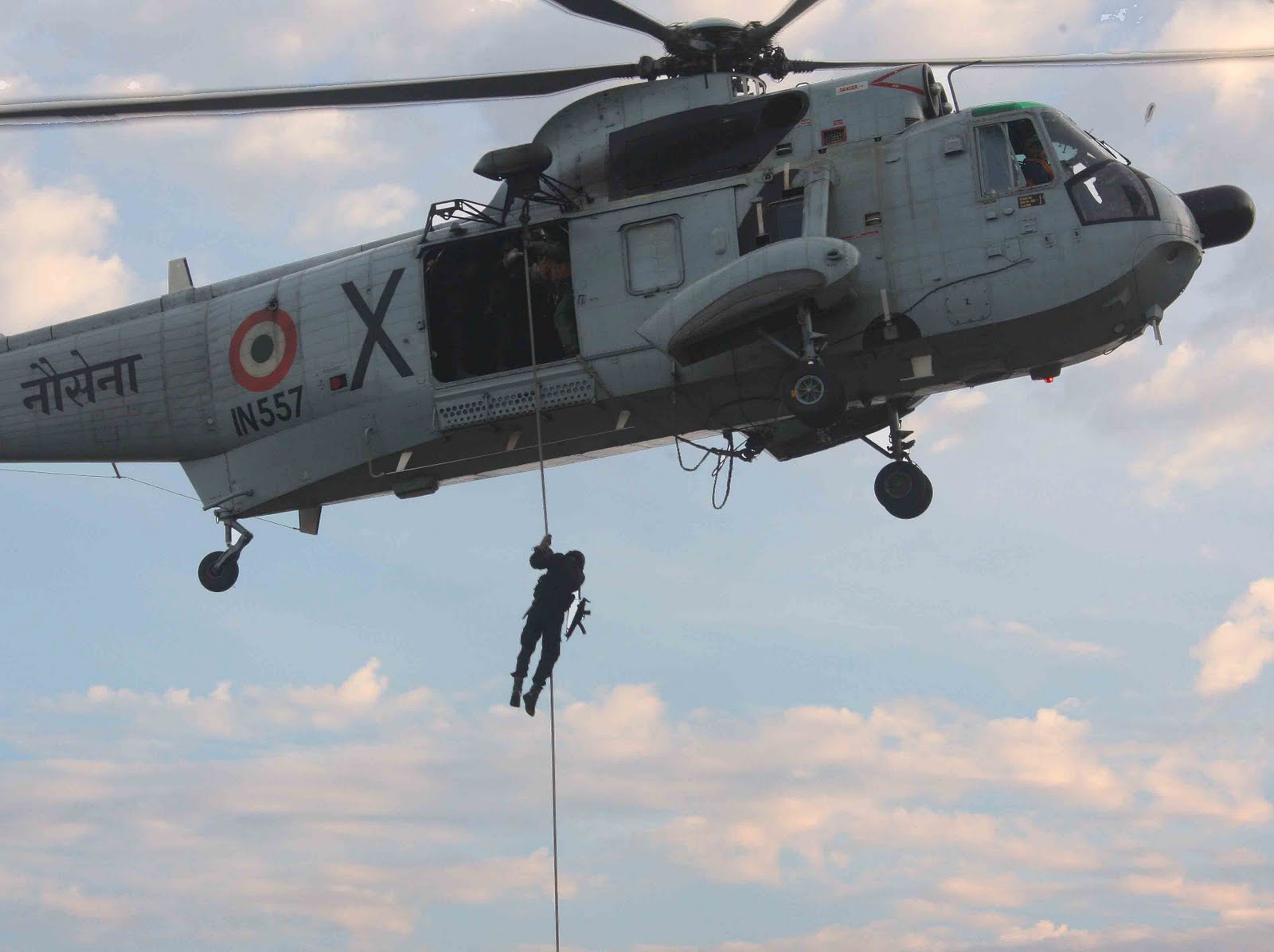 Marine+Commandos+slithering+down+from+a+Seaking+Helicopter+at+the+Gateway+of+India+for+Navy+Day+celebrations.jpg