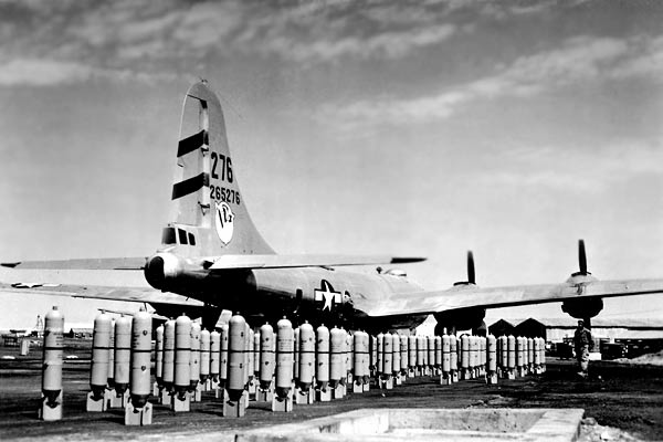 B-29-LOADING-UP.jpg