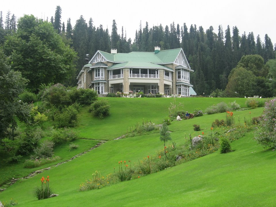 Governors-Lodge-at-Nathiagali-Khyber-Pakhtunkhwa-Pakistan.jpg