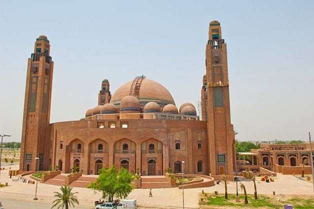 Jamia-Mosque-Bahria-Town-Lahore.jpg