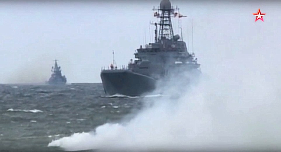 3B18EF2B00000578-4005448-Sea_battle_In_addition_to_war_games_off_the_coast_of_Kaliningrad-a-27_1481182133332.jpg