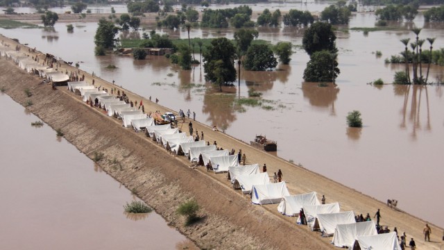 140912141409-pakistan-floods-4-horizontal-gallery.jpg