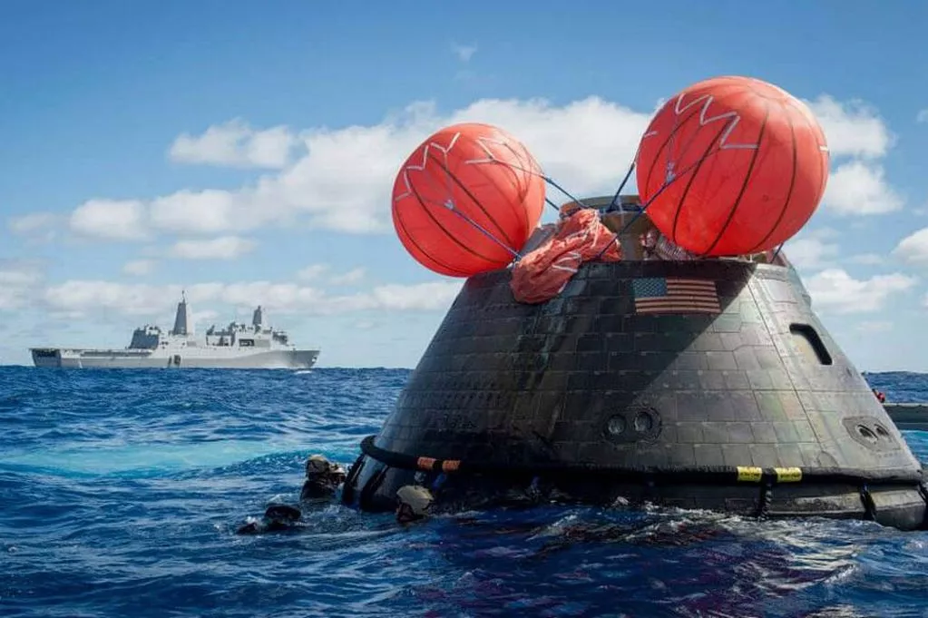 Orion-capsule-recovery.jpg