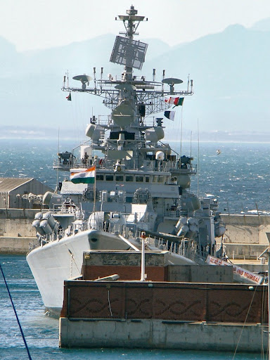Indian-Navy-Warship-INS-Mumbai-01_th.jpg