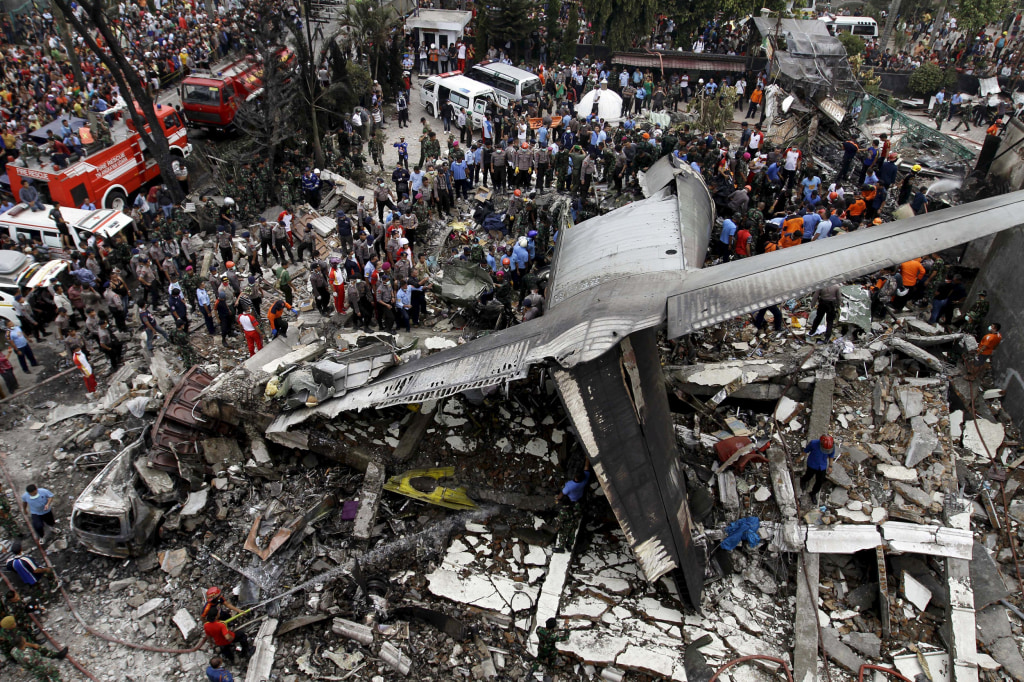ss150630-indonesia-plane-crash-01.nbcnews-ux-1024-900.jpg