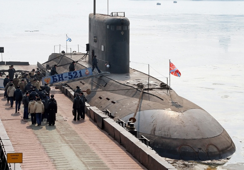 RIAN_archive_187524_The_crew_of_a_diesel-powered_Varshavyanka_-Kilo--class_submarine_1.jpg