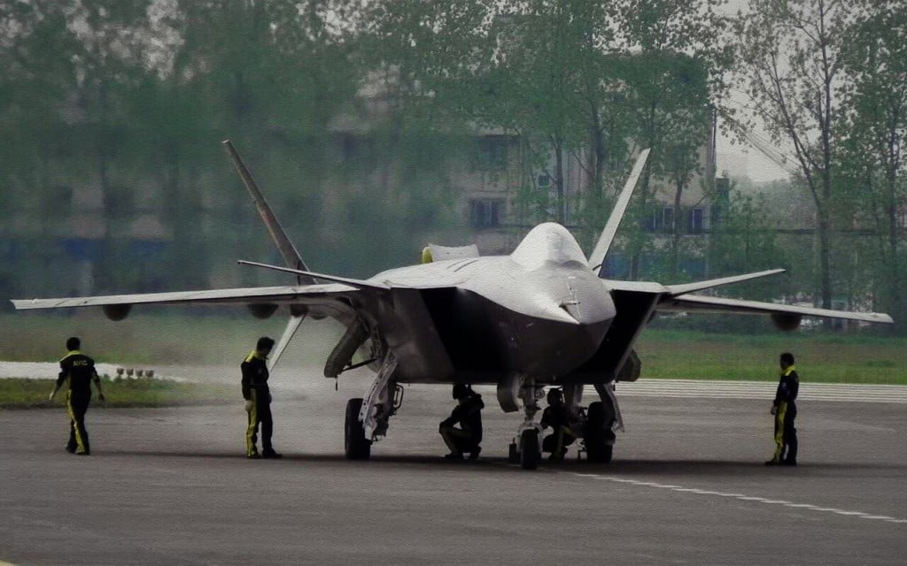 j_20_chinese_stealth_fighter_by_quatrefoil24-d3g2zx1-1024x640.jpg