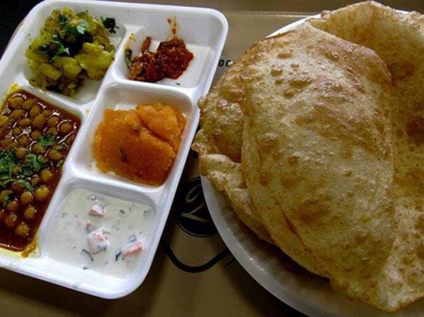 Food-and-Drink-Garma-Garam-Halwa-puri-4060.jpg