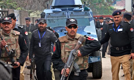 Pakistani-police-escort-R-007.jpg