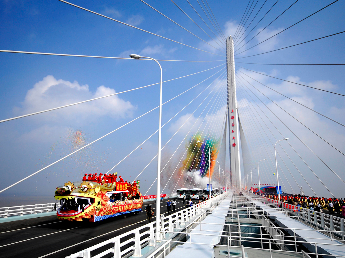 18-billion-the-shanghai-yangtze-river-tunnel-and-bridge-is-the-fifth-longest-cable-stayed-bridge-in-the-world-at-a-length-of-nearly-16-miles.jpg