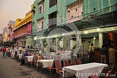 food-street-market-lahore-old-city-pakistan-33727264.jpg