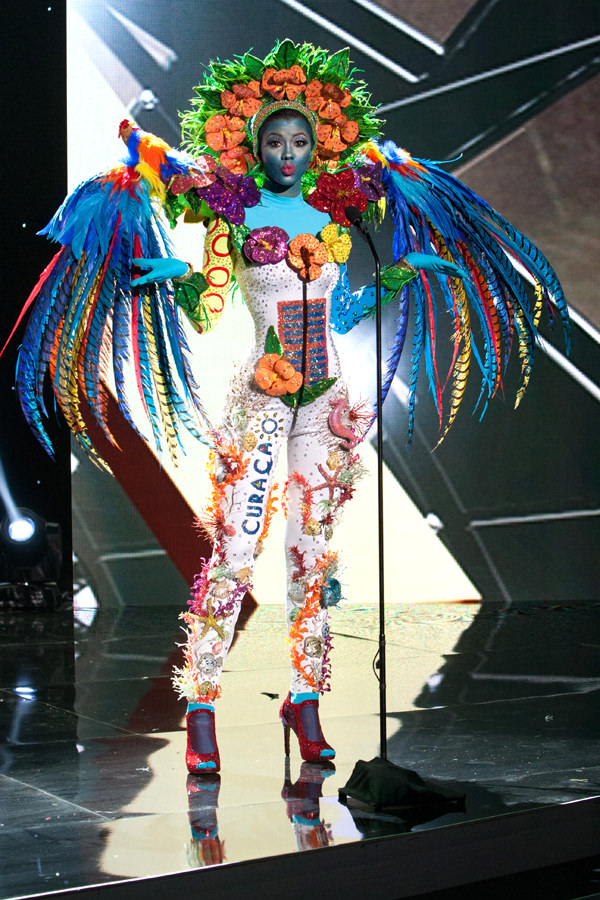 4-Miss-Curacao-Miss-Universe-2015-National-Costumes-Tom-Lorenzo-Site.jpg