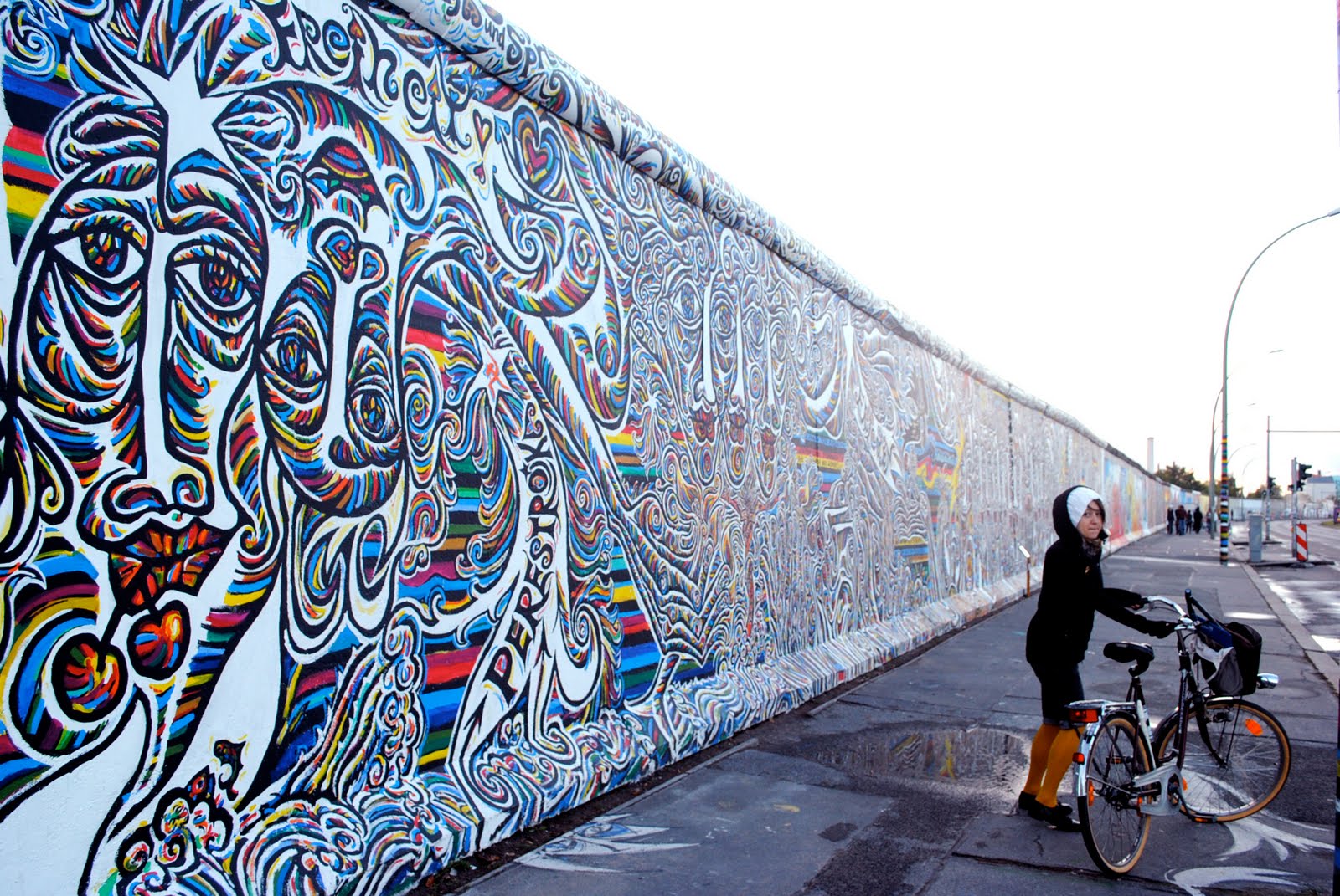 Ewe+Psychedelic+Berlin+Wall.jpg