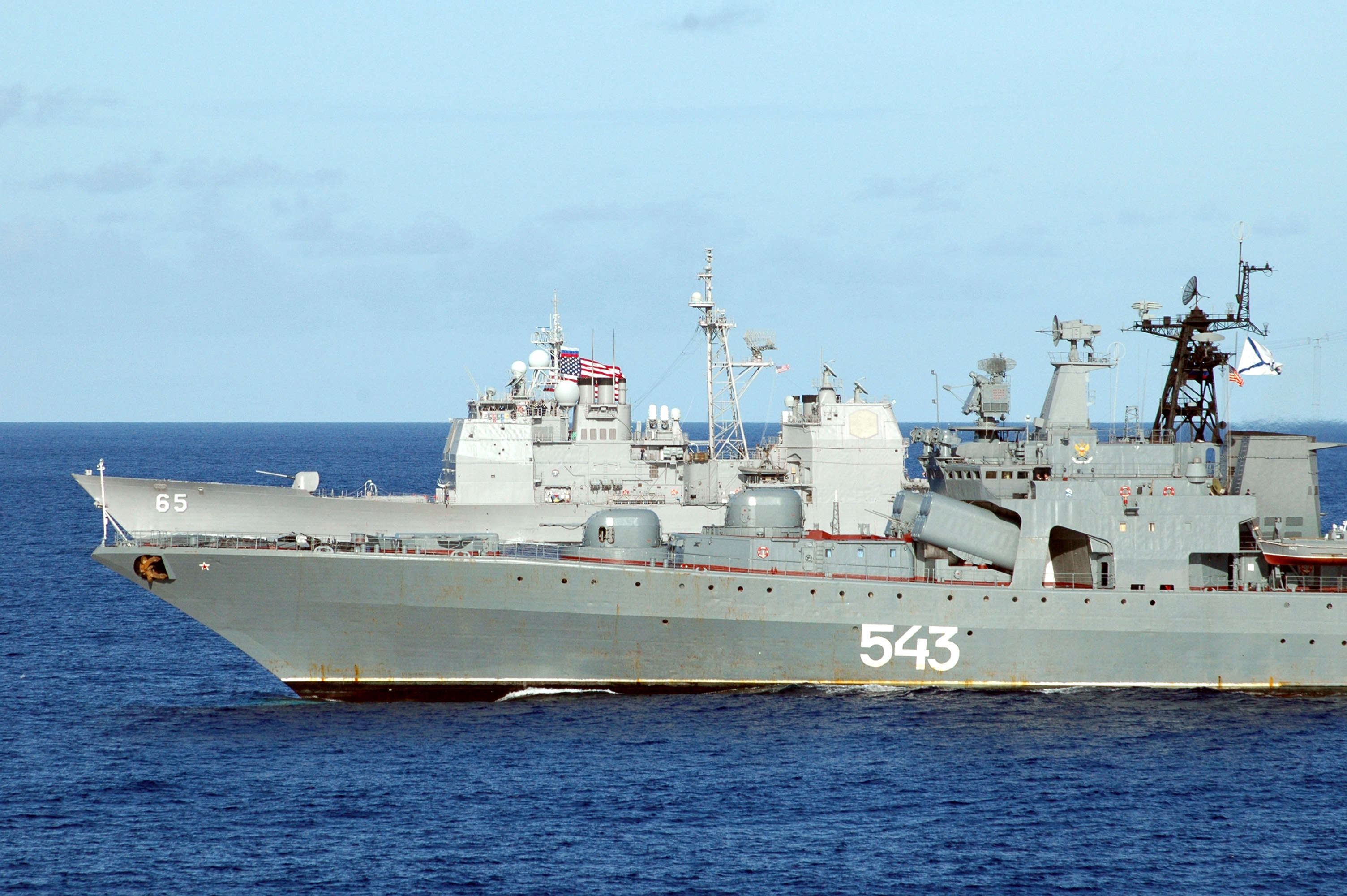 US_Navy_060331-N-7293M-549_The_Ticonderoga-class_guided-missile_cruiser_USS_Chosin_(CG_65)_and_the_Russian_Navy_Udaloy-class_destroyer_Marshal_Shaposhnikov_(DDGHM_543)_sail_in_formation_during_a_joint_Russian-U.S._Navy_exercise.jpg