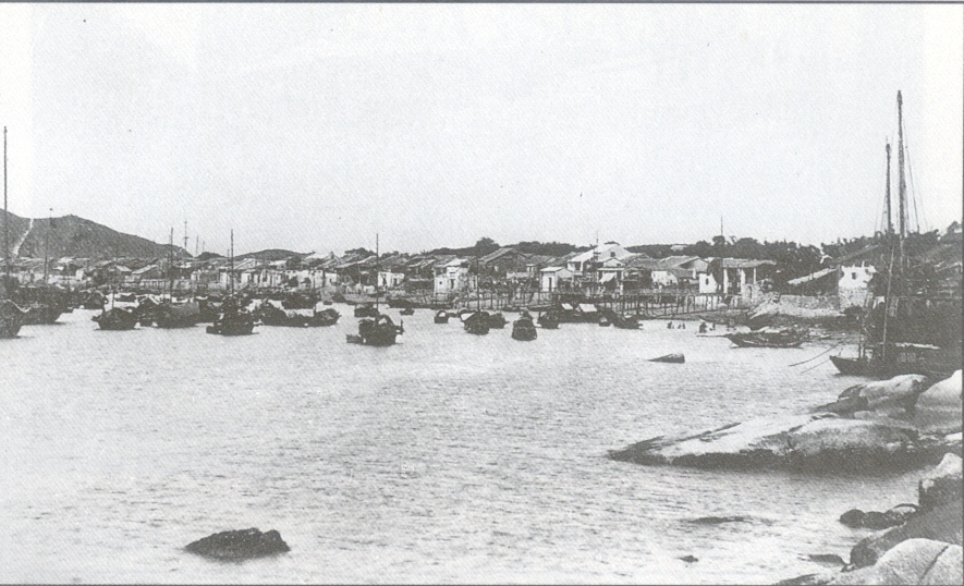 Junks_and_sampans_at_anchor_at_Cheng_Chau_1898.jpg