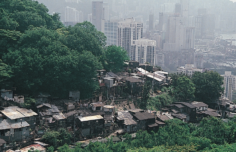 Shanty_housing_in_Hong_Kong.jpeg