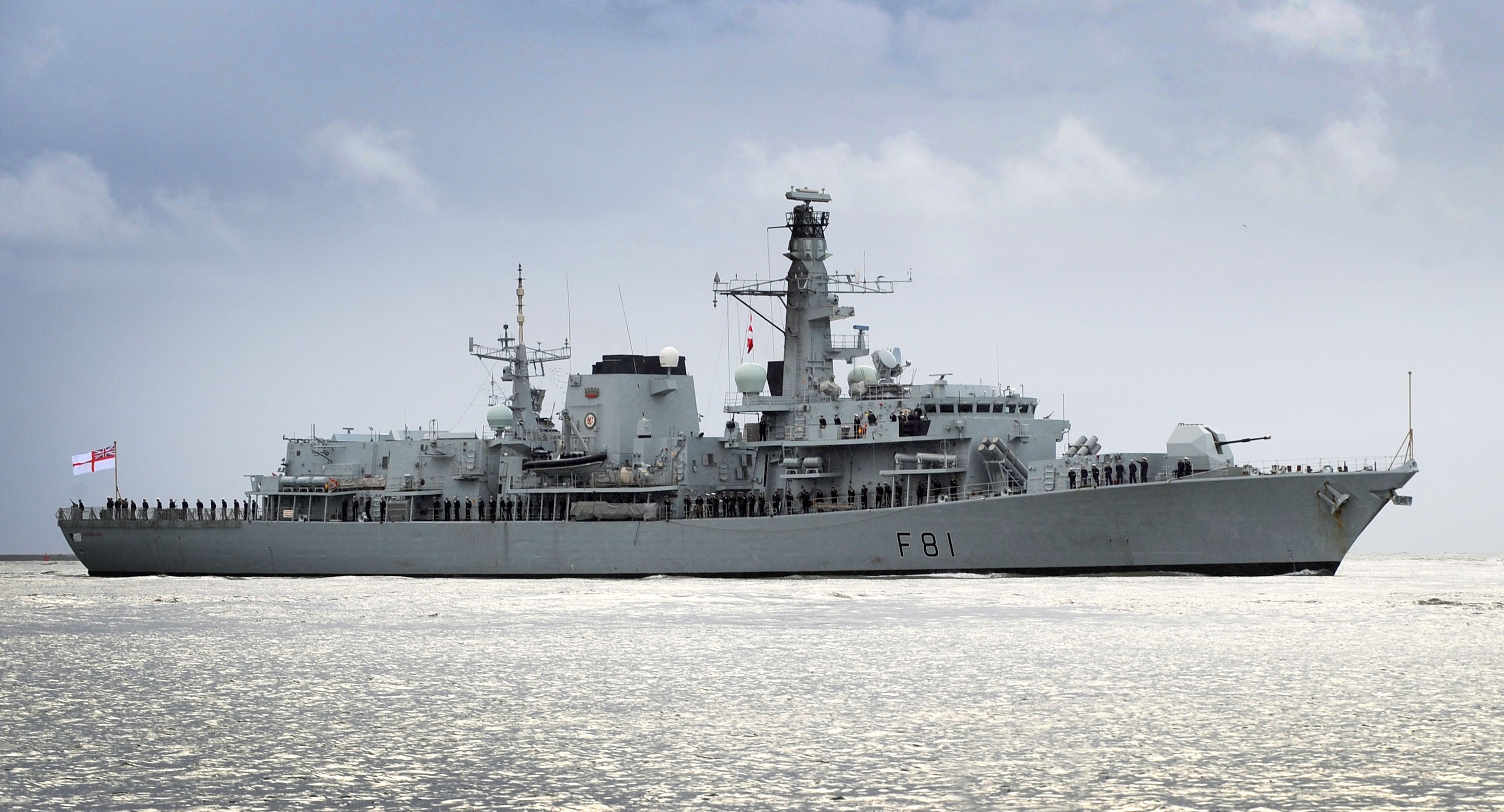 HMS_Sutherland_(F81)_MoD.jpg